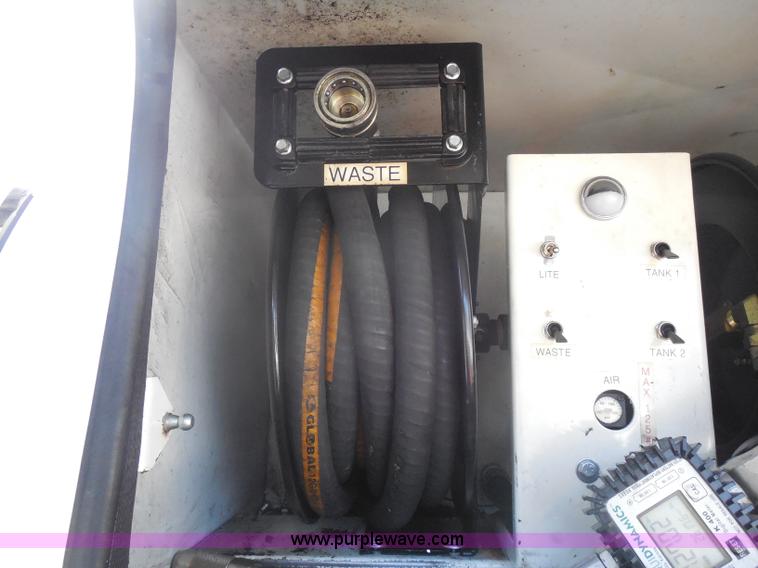 image for item I1317 2006 Ford F550 service truck