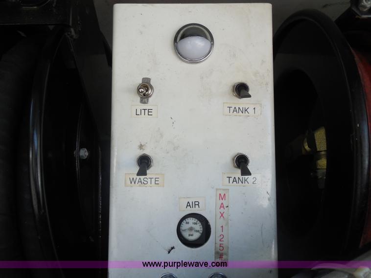 image for item I1317 2006 Ford F550 service truck