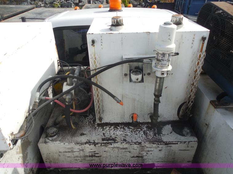 image for item I1317 2006 Ford F550 service truck