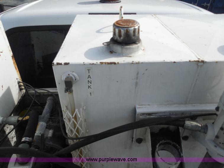 image for item I1317 2006 Ford F550 service truck