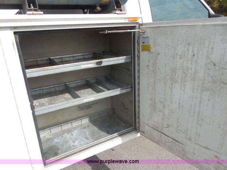 image for item I1317 2006 Ford F550 service truck