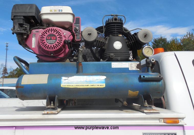 image for item I1317 2006 Ford F550 service truck