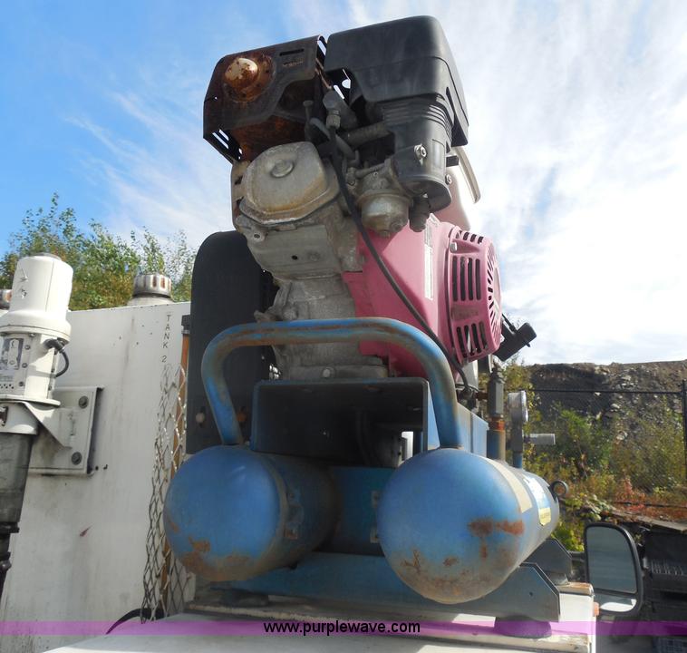 image for item I1317 2006 Ford F550 service truck