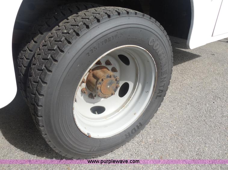 image for item I1317 2006 Ford F550 service truck