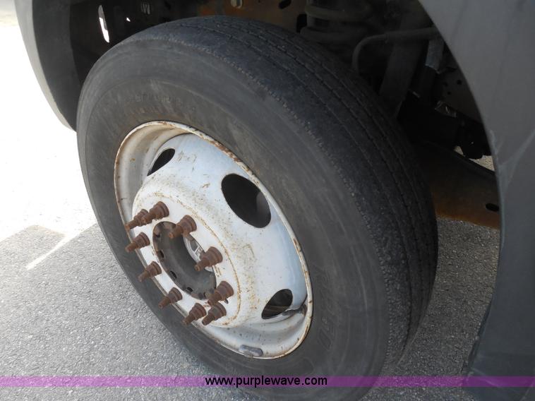 image for item I1317 2006 Ford F550 service truck