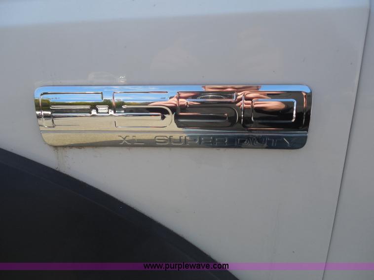 image for item I1317 2006 Ford F550 service truck