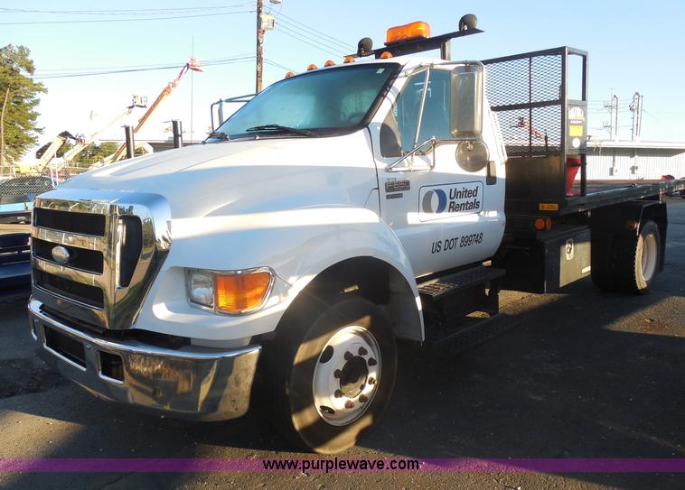 image for item I1318 2007 Ford F650 rollback delivery truck