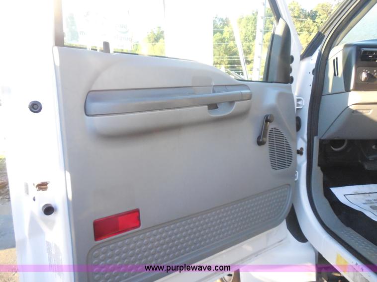 image for item I1318 2007 Ford F650 rollback delivery truck