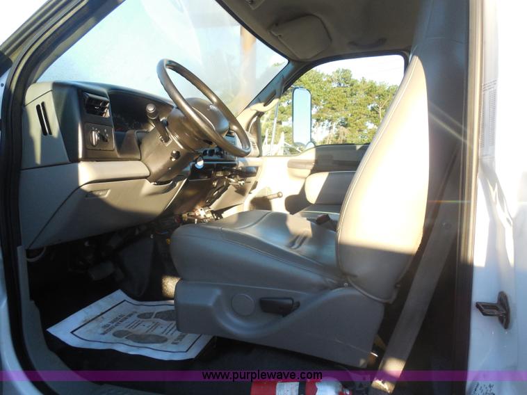 image for item I1318 2007 Ford F650 rollback delivery truck