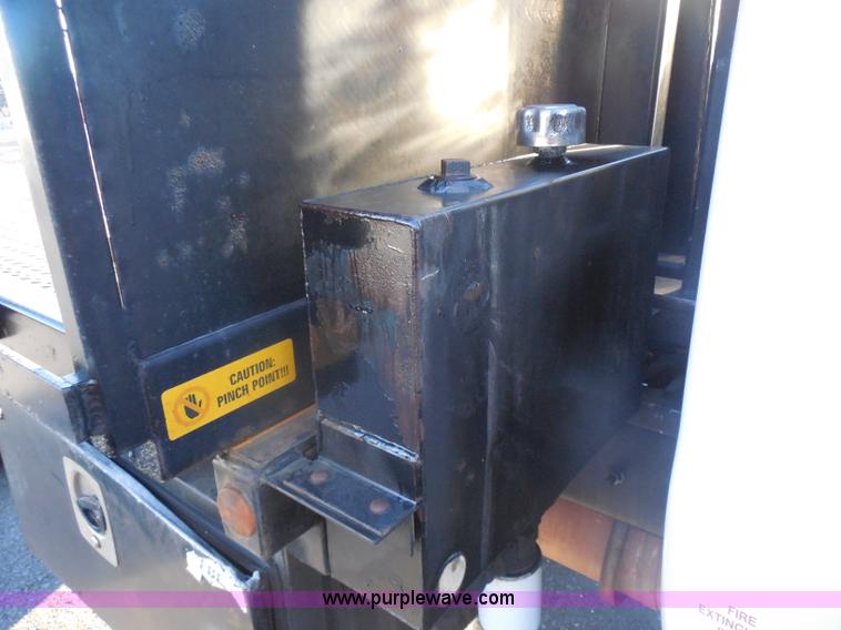 image for item I1318 2007 Ford F650 rollback delivery truck