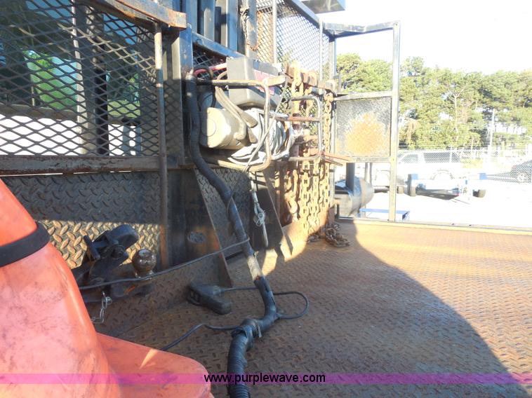 image for item I1318 2007 Ford F650 rollback delivery truck