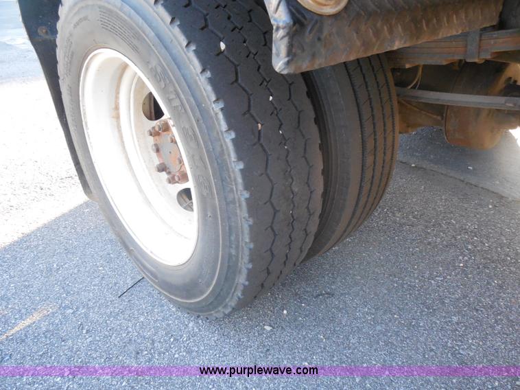 image for item I1318 2007 Ford F650 rollback delivery truck