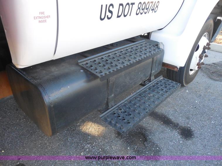 image for item I1318 2007 Ford F650 rollback delivery truck