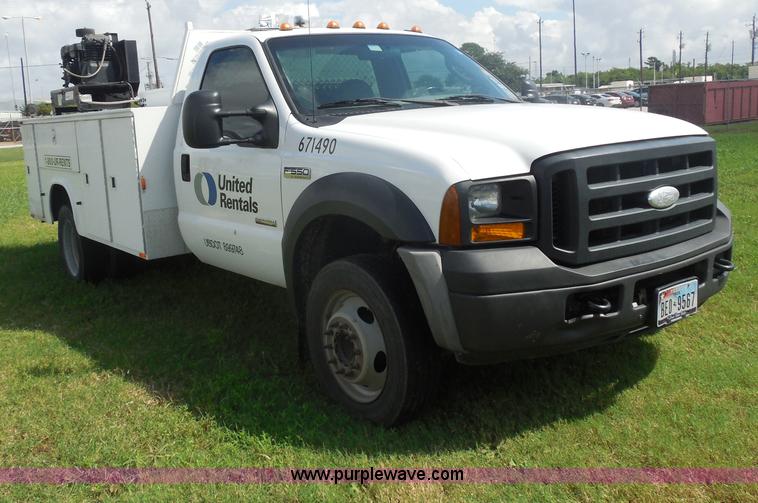 image for item I1334 2007 Ford F550 service truck