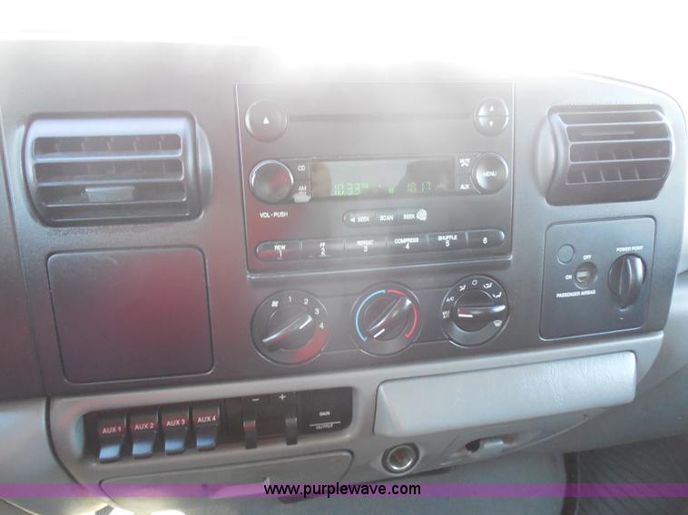 image for item I1335 2007 Ford F250 Super Duty XLT SuperCab pickup truck