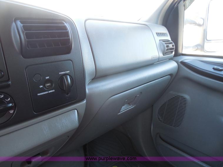 image for item I1335 2007 Ford F250 Super Duty XLT SuperCab pickup truck