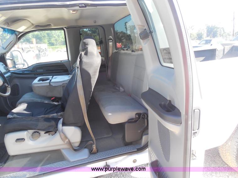 image for item I1335 2007 Ford F250 Super Duty XLT SuperCab pickup truck