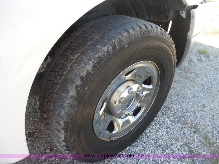 image for item I1335 2007 Ford F250 Super Duty XLT SuperCab pickup truck