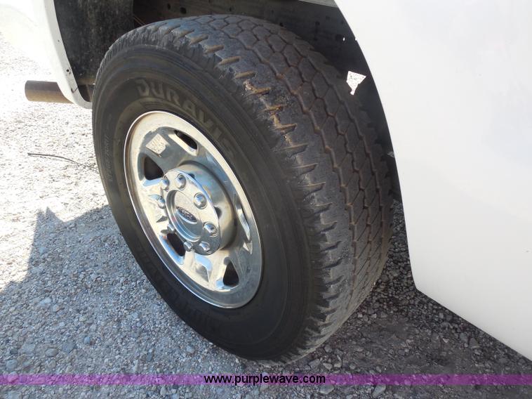 image for item I1335 2007 Ford F250 Super Duty XLT SuperCab pickup truck