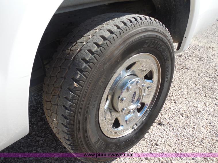 image for item I1335 2007 Ford F250 Super Duty XLT SuperCab pickup truck