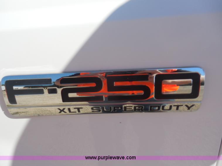 image for item I1335 2007 Ford F250 Super Duty XLT SuperCab pickup truck