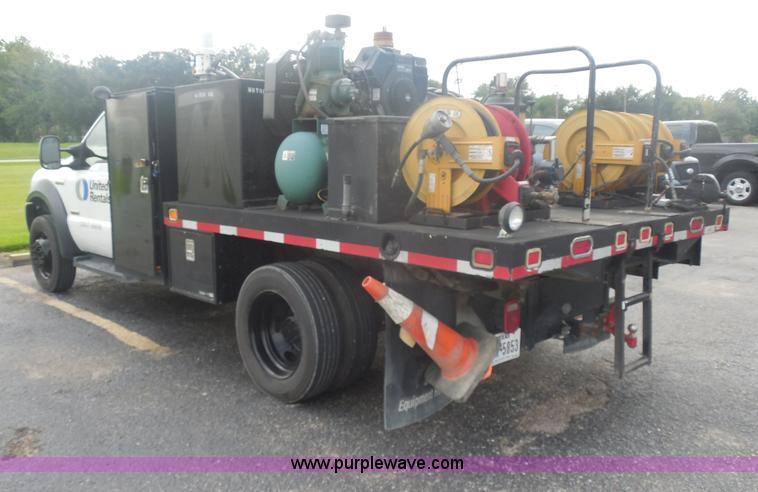 image for item I1336 2006 Ford F550 flatbed lube truck