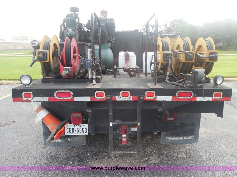 image for item I1336 2006 Ford F550 flatbed lube truck