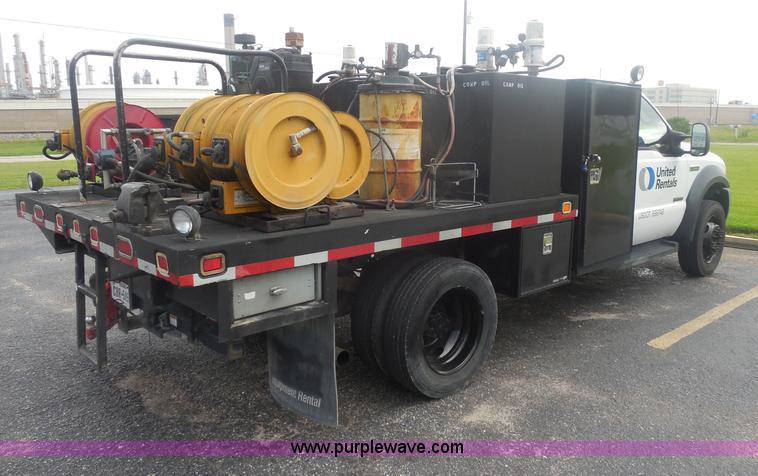image for item I1336 2006 Ford F550 flatbed lube truck