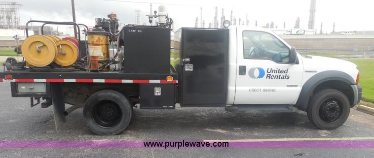 image for item I1336 2006 Ford F550 flatbed lube truck