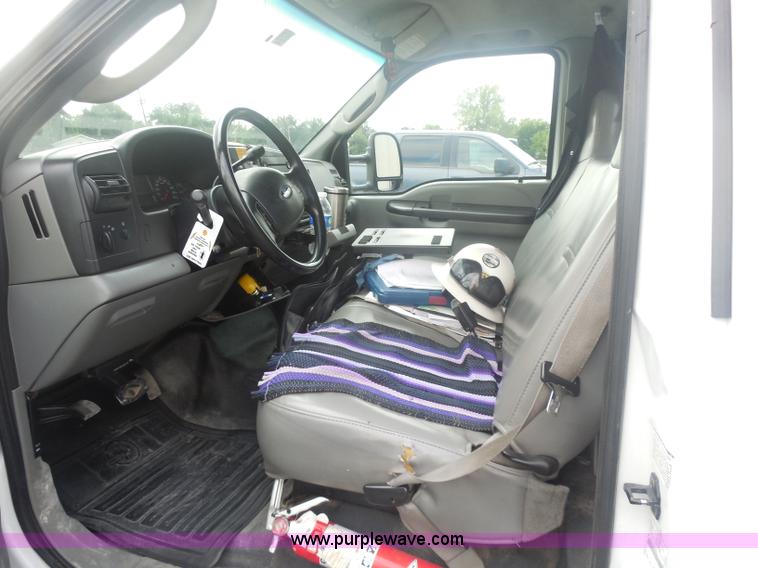 image for item I1336 2006 Ford F550 flatbed lube truck