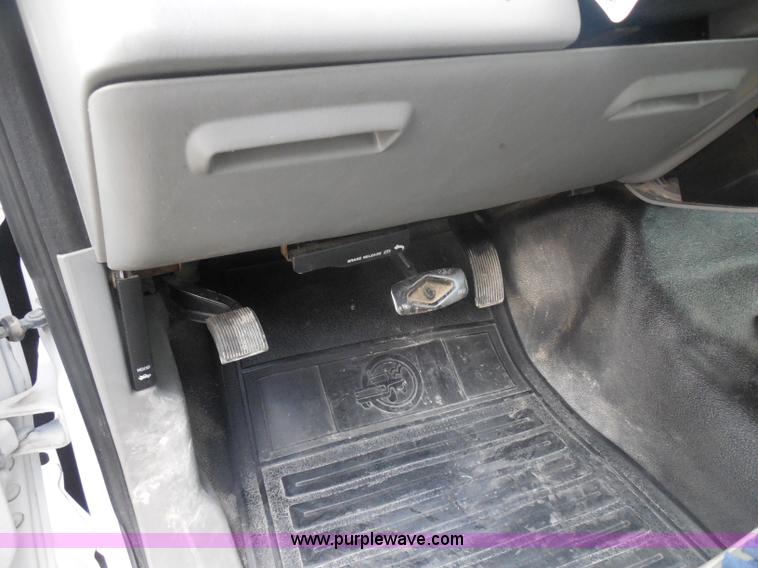 image for item I1336 2006 Ford F550 flatbed lube truck