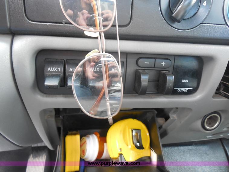 image for item I1336 2006 Ford F550 flatbed lube truck