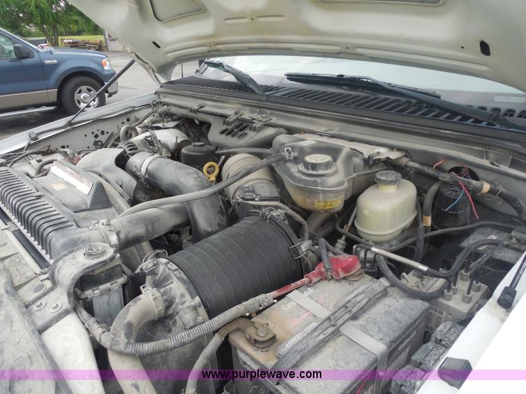 image for item I1336 2006 Ford F550 flatbed lube truck