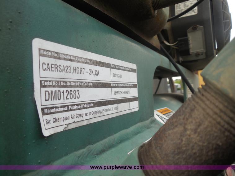 image for item I1336 2006 Ford F550 flatbed lube truck