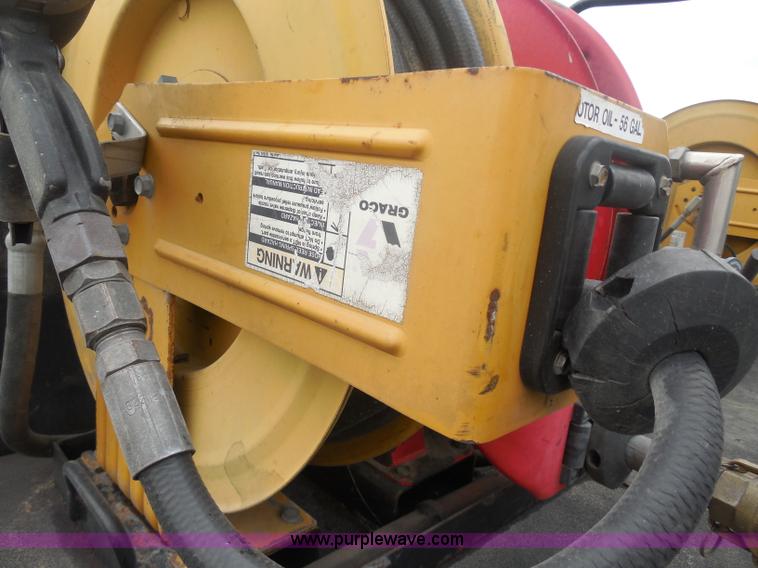 image for item I1336 2006 Ford F550 flatbed lube truck