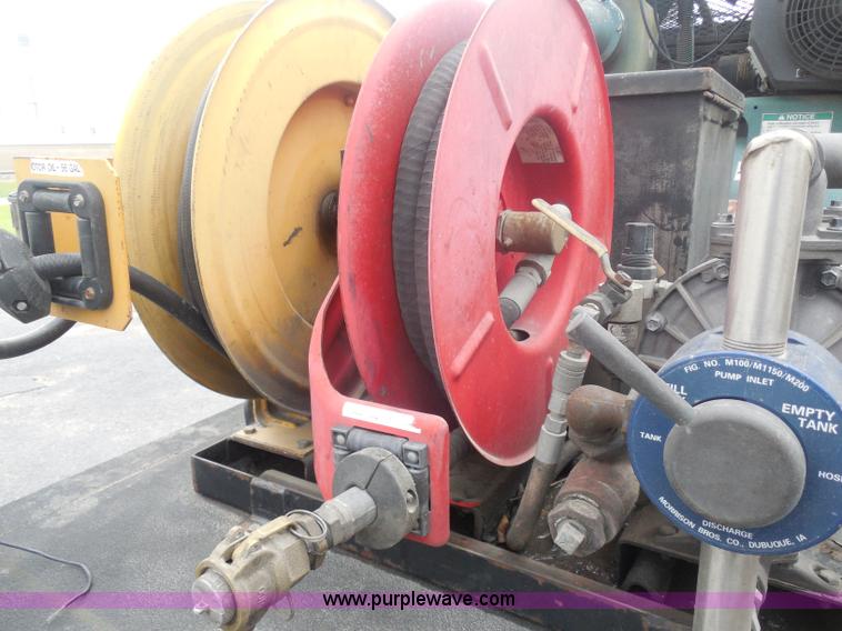 image for item I1336 2006 Ford F550 flatbed lube truck