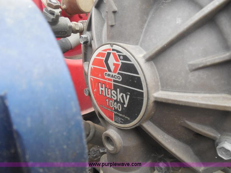 image for item I1336 2006 Ford F550 flatbed lube truck