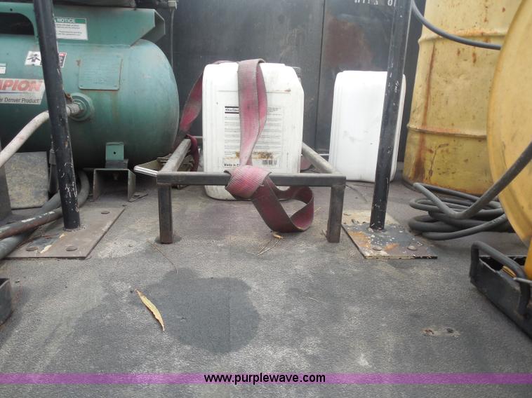 image for item I1336 2006 Ford F550 flatbed lube truck