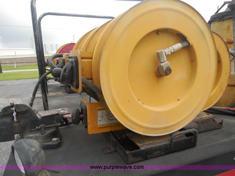 image for item I1336 2006 Ford F550 flatbed lube truck