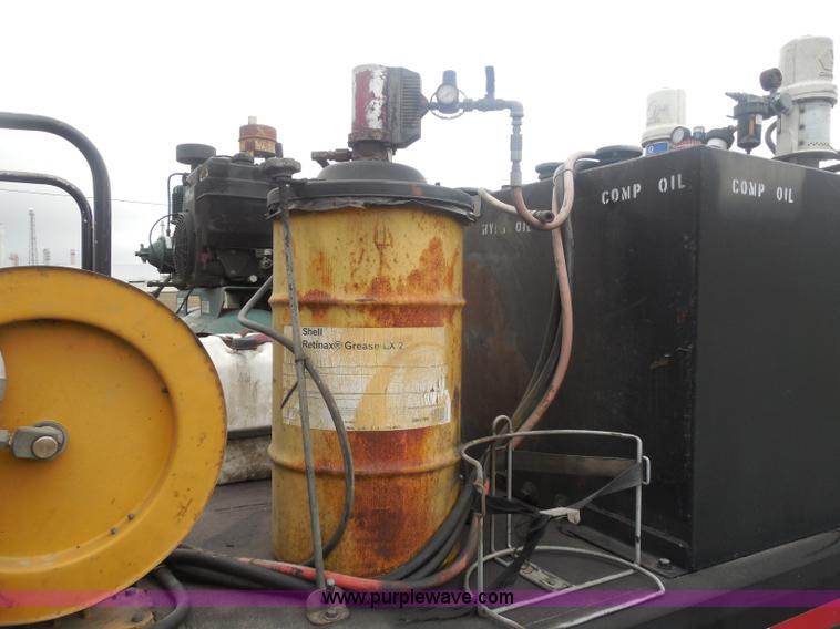 image for item I1336 2006 Ford F550 flatbed lube truck