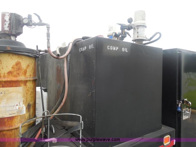 image for item I1336 2006 Ford F550 flatbed lube truck