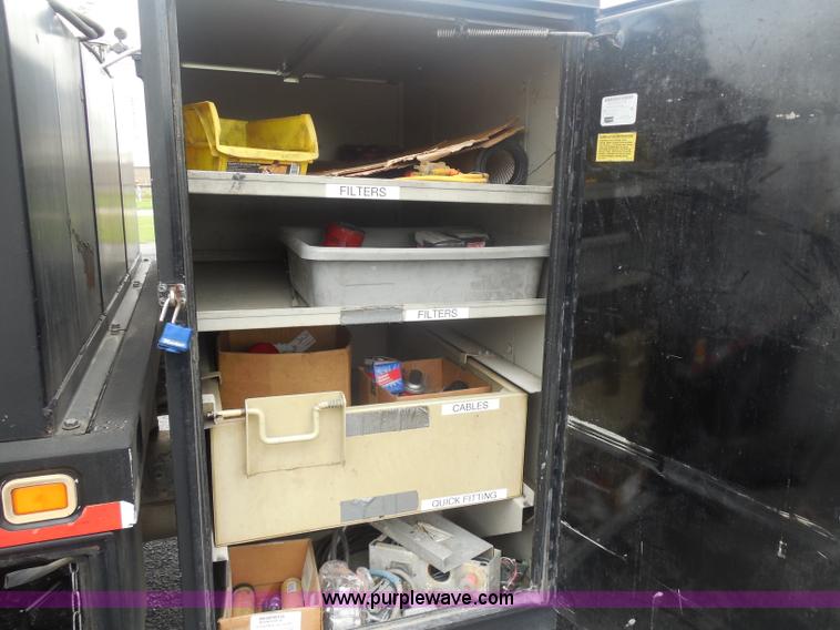 image for item I1336 2006 Ford F550 flatbed lube truck