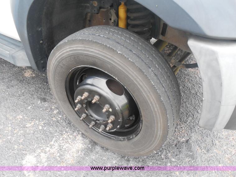 image for item I1336 2006 Ford F550 flatbed lube truck