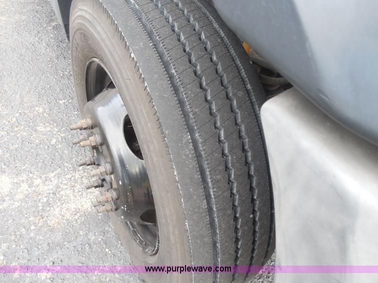 image for item I1336 2006 Ford F550 flatbed lube truck