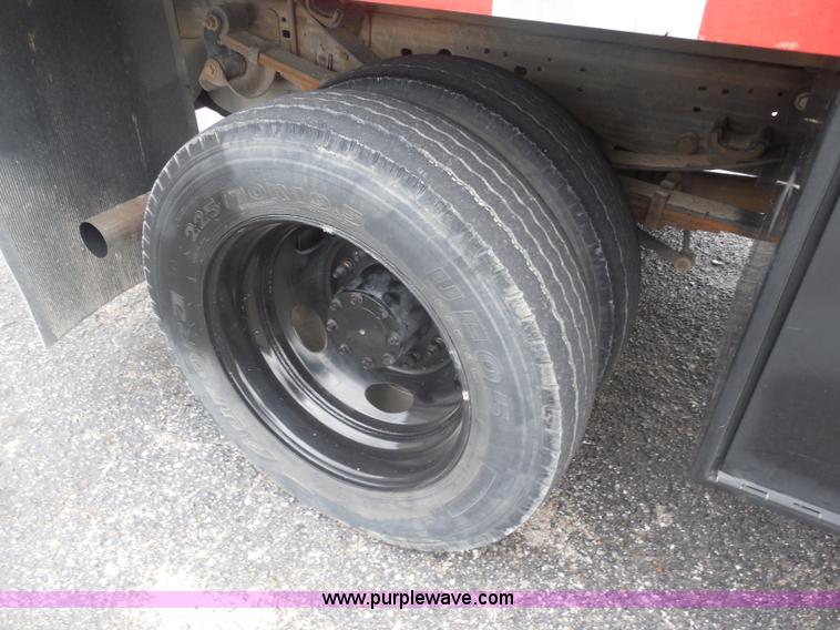 image for item I1336 2006 Ford F550 flatbed lube truck