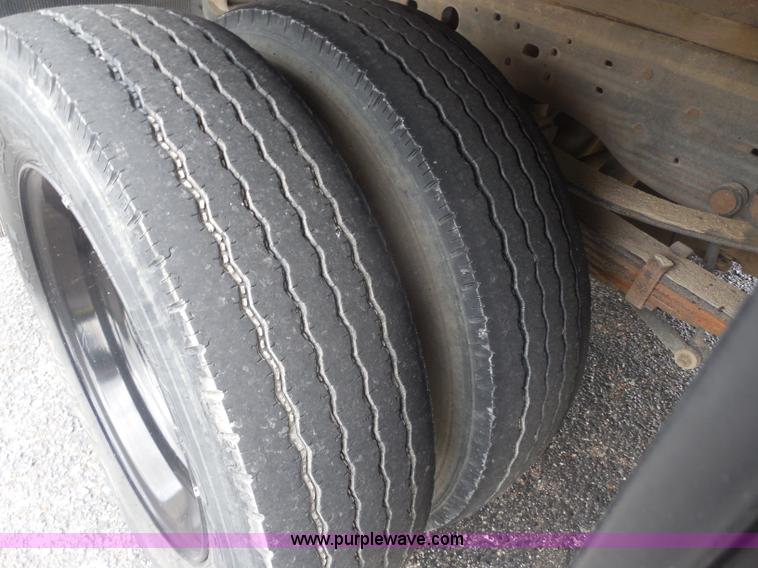 image for item I1336 2006 Ford F550 flatbed lube truck