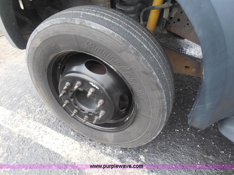 image for item I1336 2006 Ford F550 flatbed lube truck