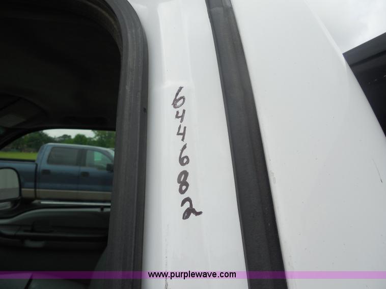 image for item I1336 2006 Ford F550 flatbed lube truck