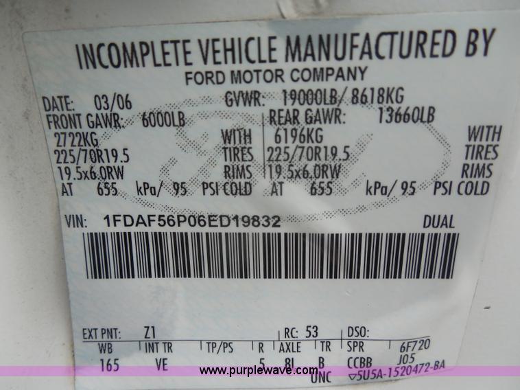 image for item I1336 2006 Ford F550 flatbed lube truck