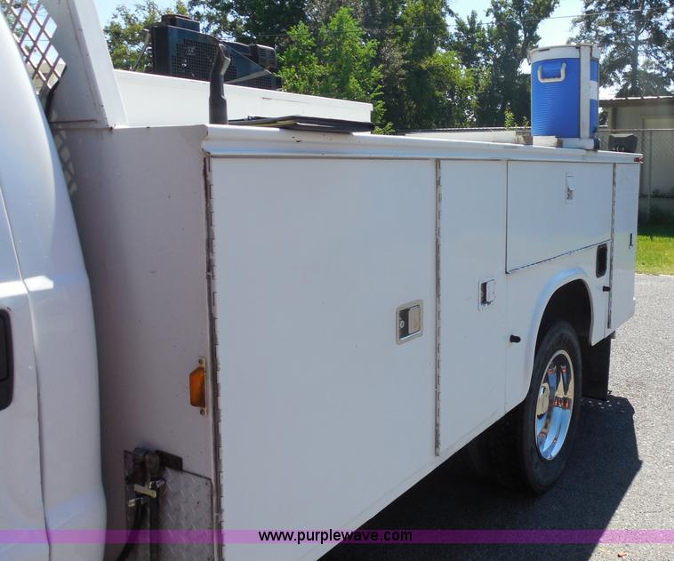 image for item I1345 2007 Ford F550 XL Super Duty service truck